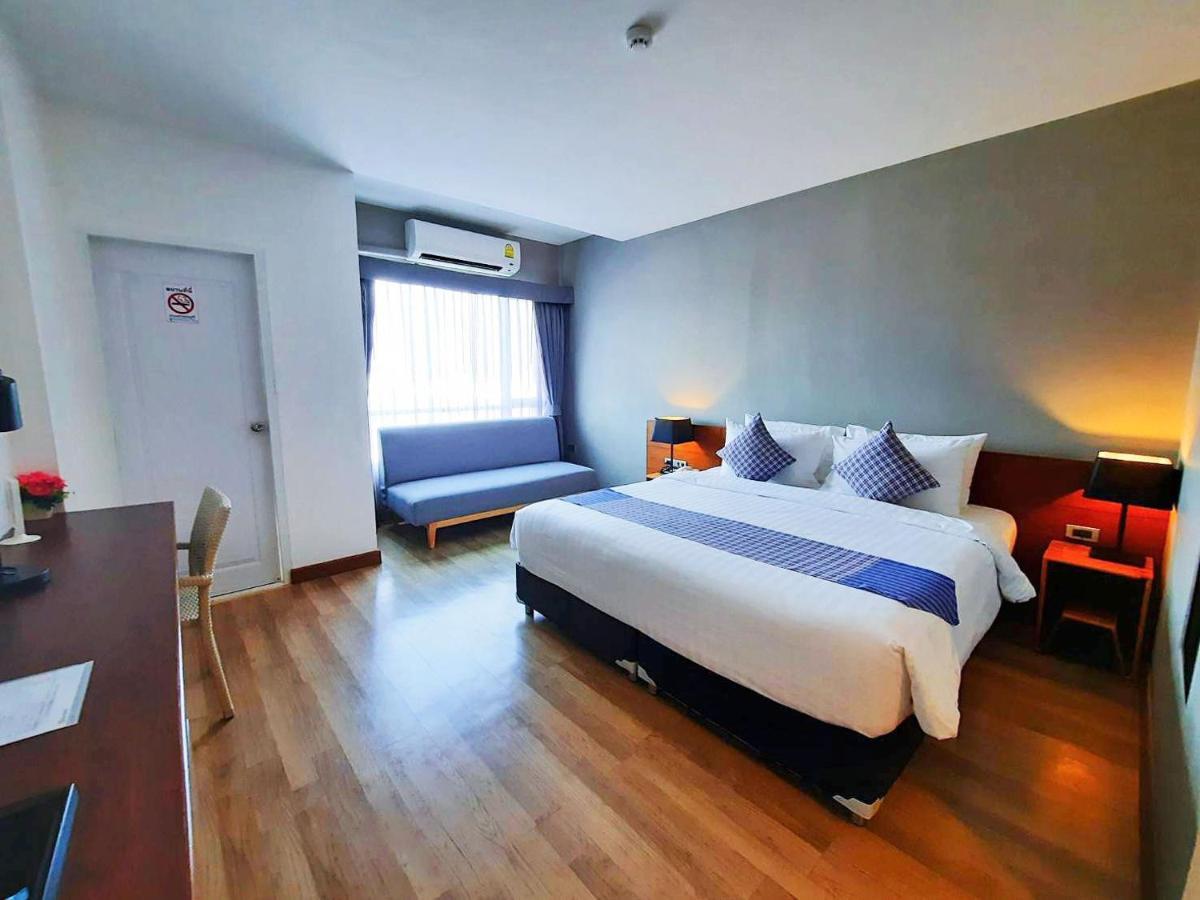 Comet Hotel Surat Thani Exterior photo