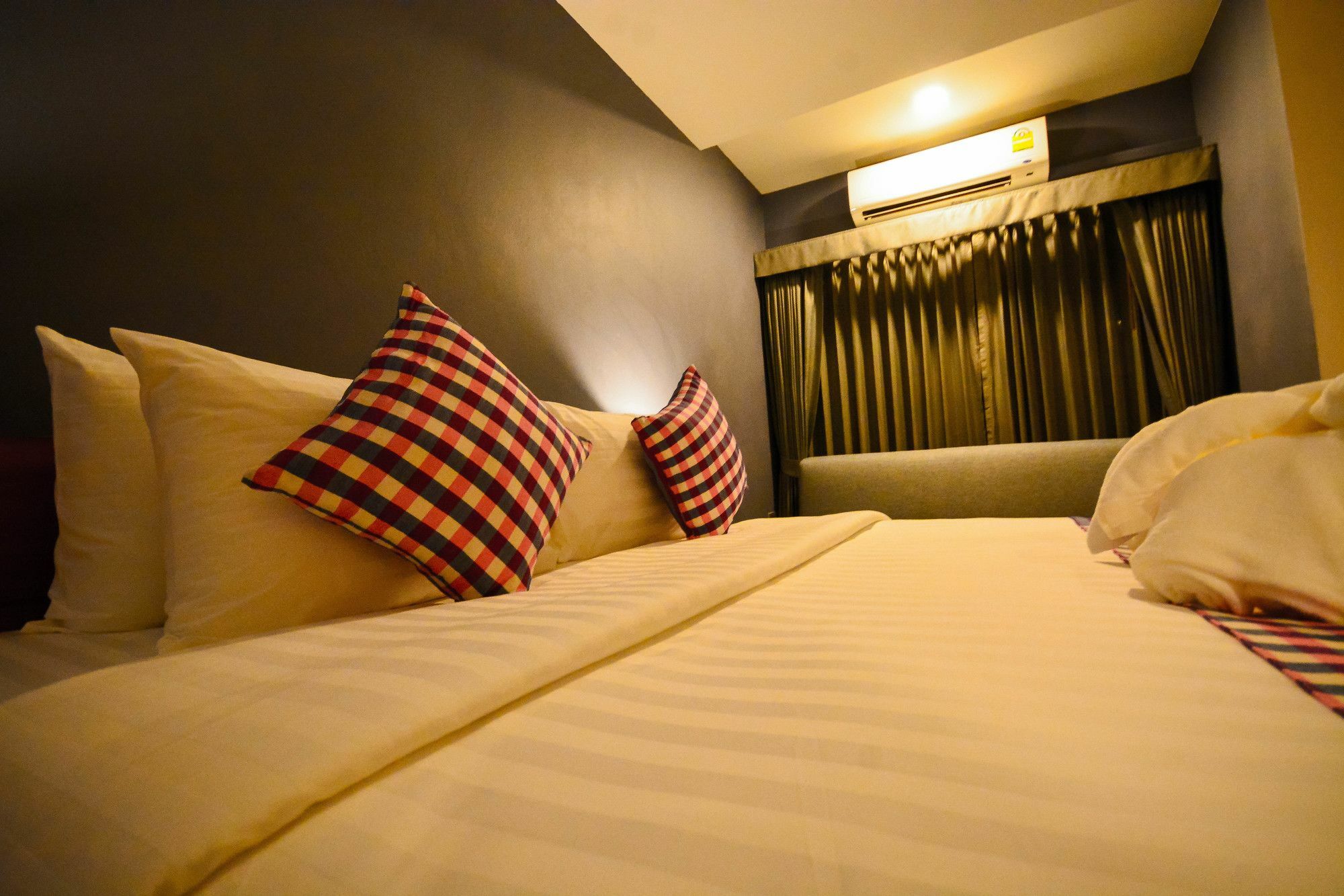 Comet Hotel Surat Thani Exterior photo