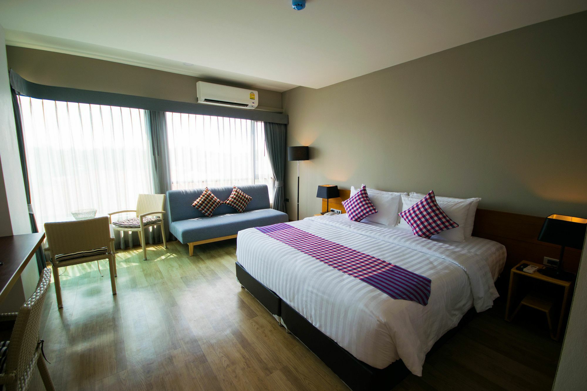 Comet Hotel Surat Thani Exterior photo