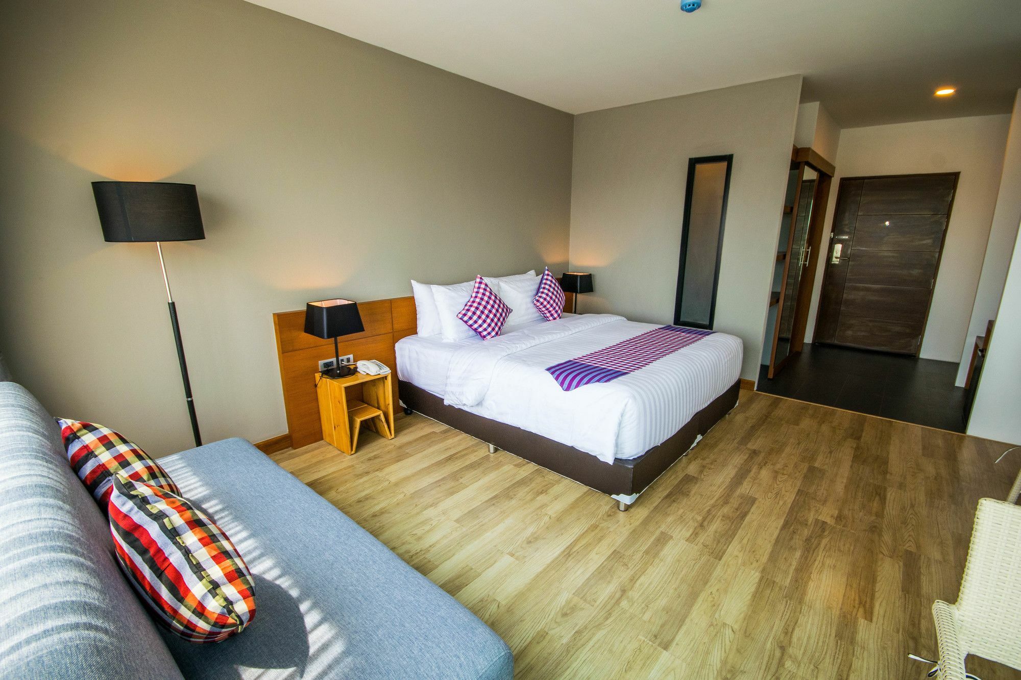 Comet Hotel Surat Thani Exterior photo