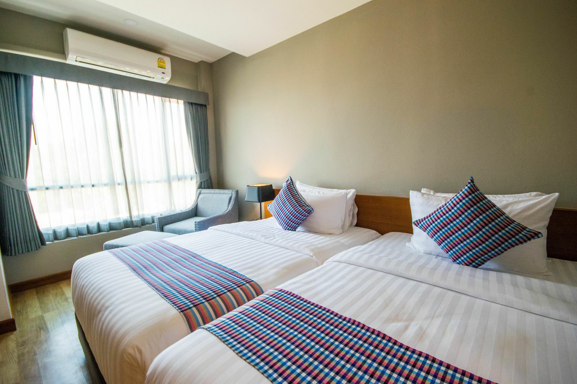 Comet Hotel Surat Thani Exterior photo