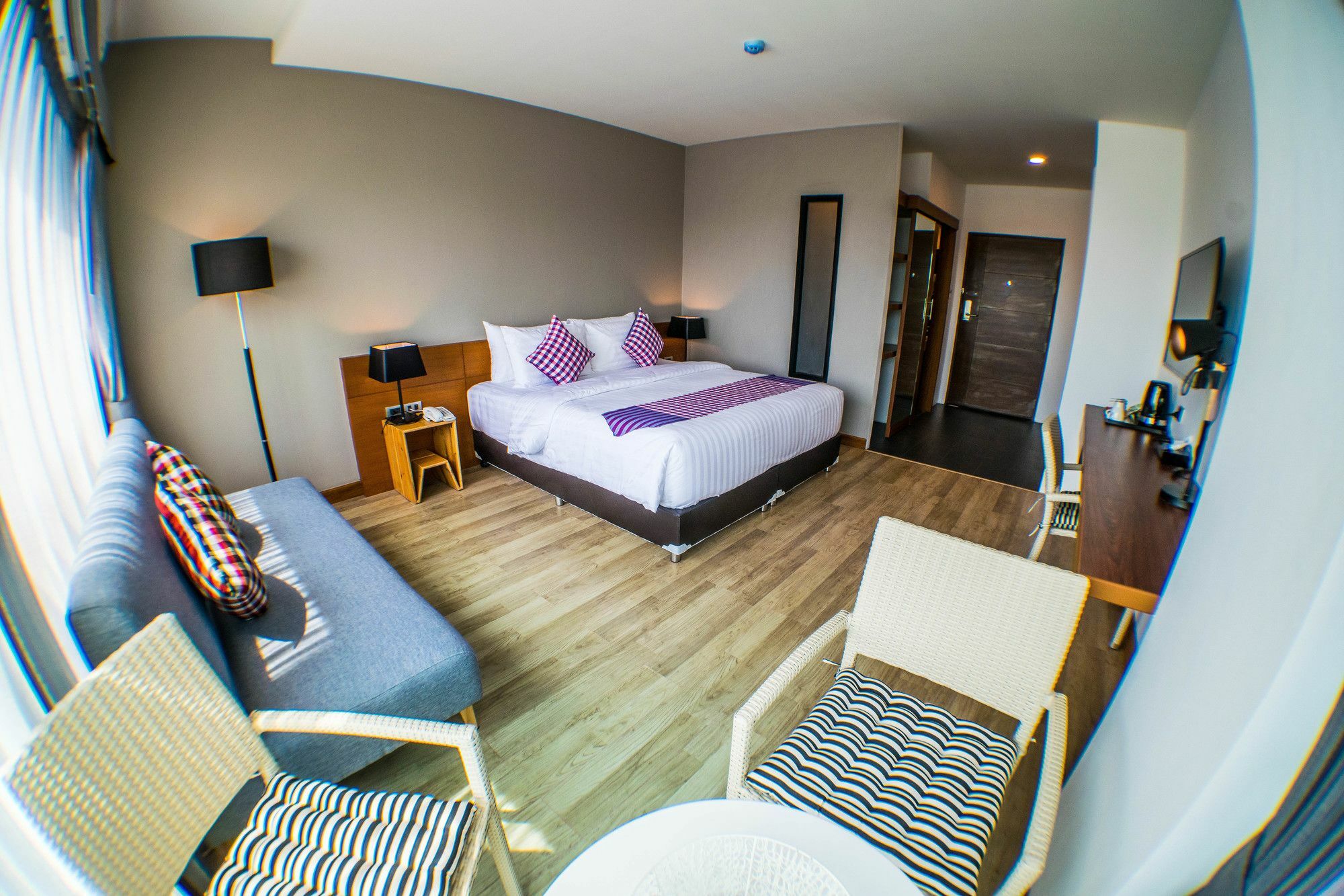 Comet Hotel Surat Thani Exterior photo