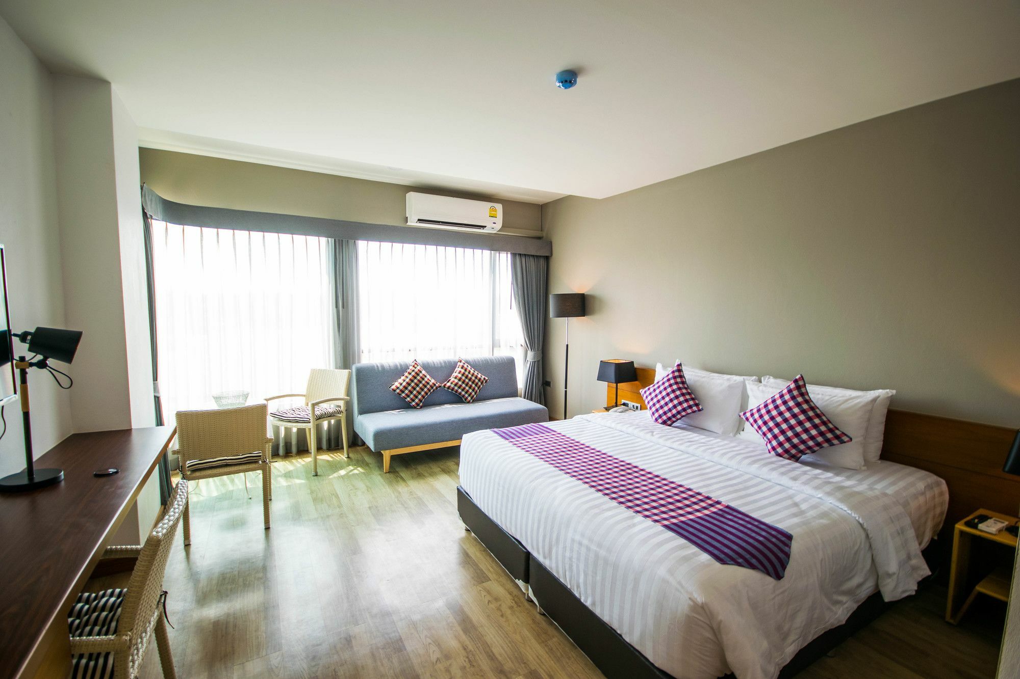 Comet Hotel Surat Thani Exterior photo