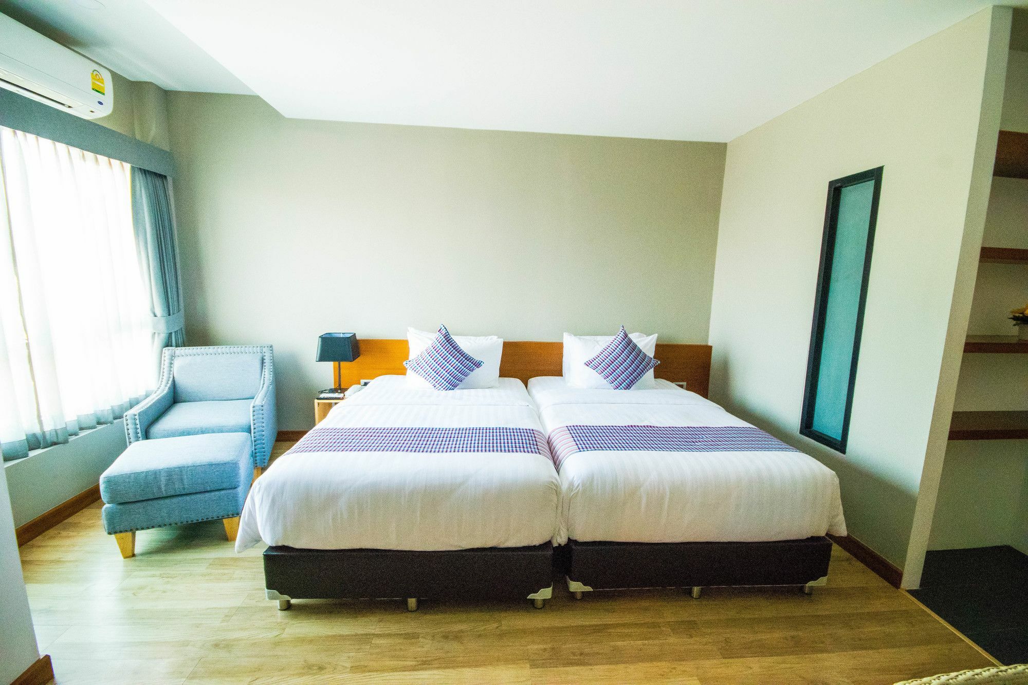 Comet Hotel Surat Thani Exterior photo