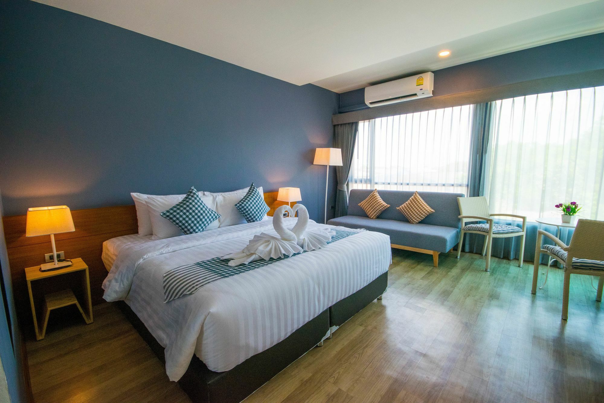 Comet Hotel Surat Thani Exterior photo